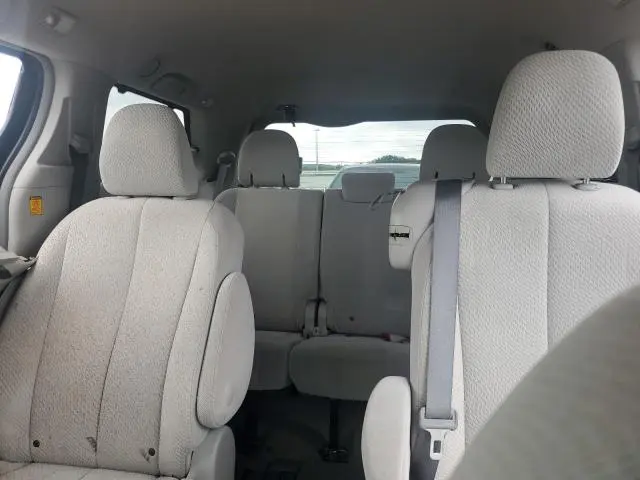 2013 TOYOTA SIENNA LE  