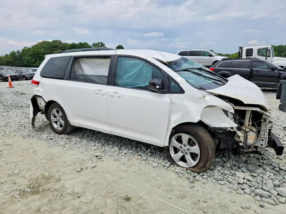 2011 TOYOTA SIENNA LE  