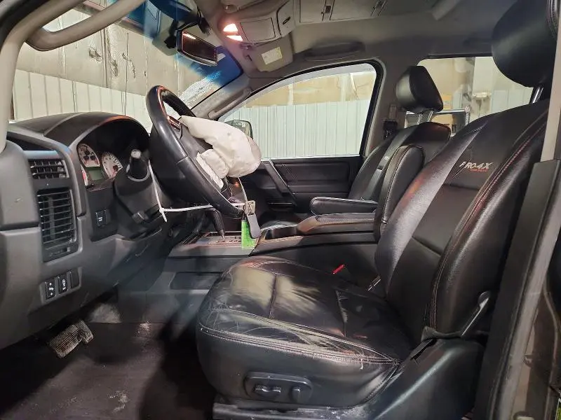 2010 NISSAN TITAN SE  