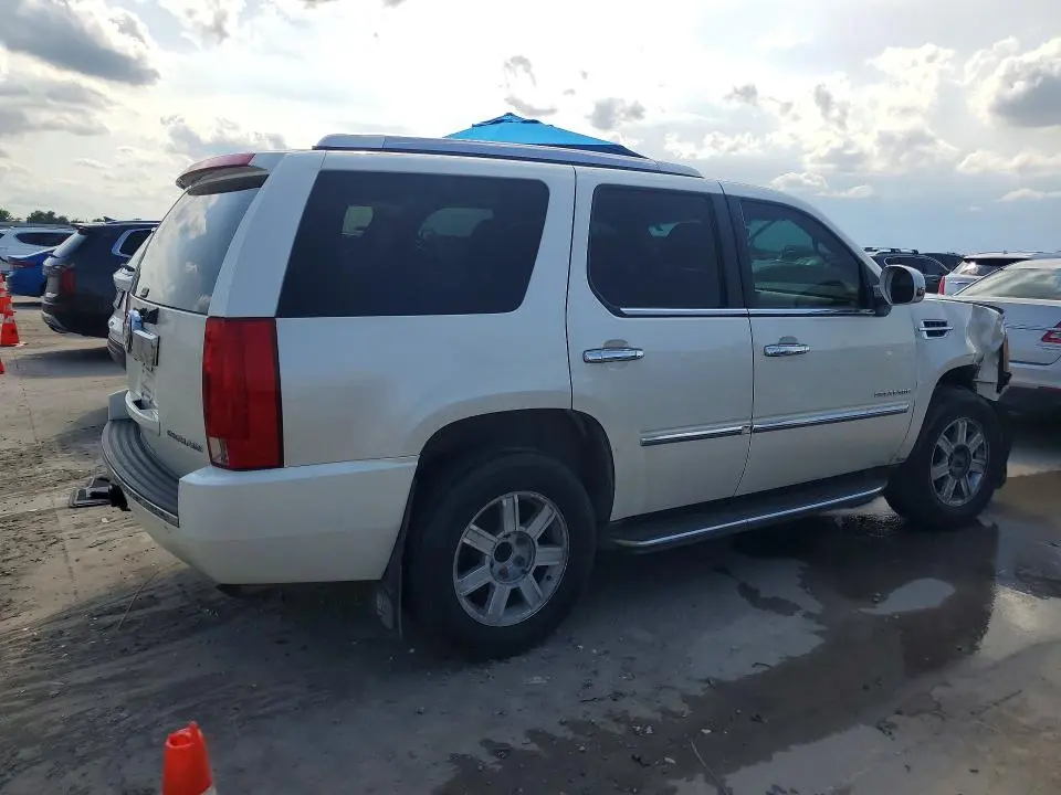2011 CADILLAC ESCALADE LUXURY  