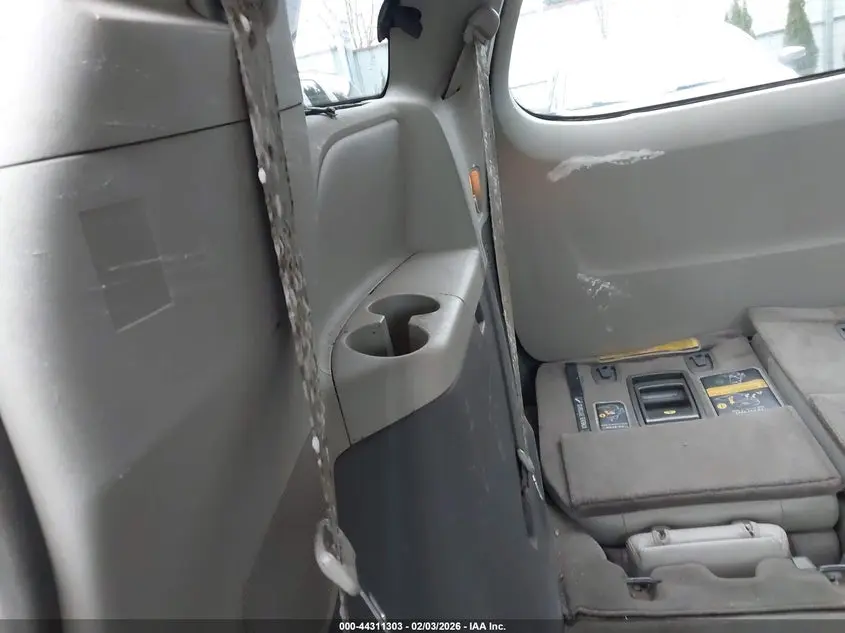 2013 TOYOTA SIENNA XLE V6 8 PASSENGER