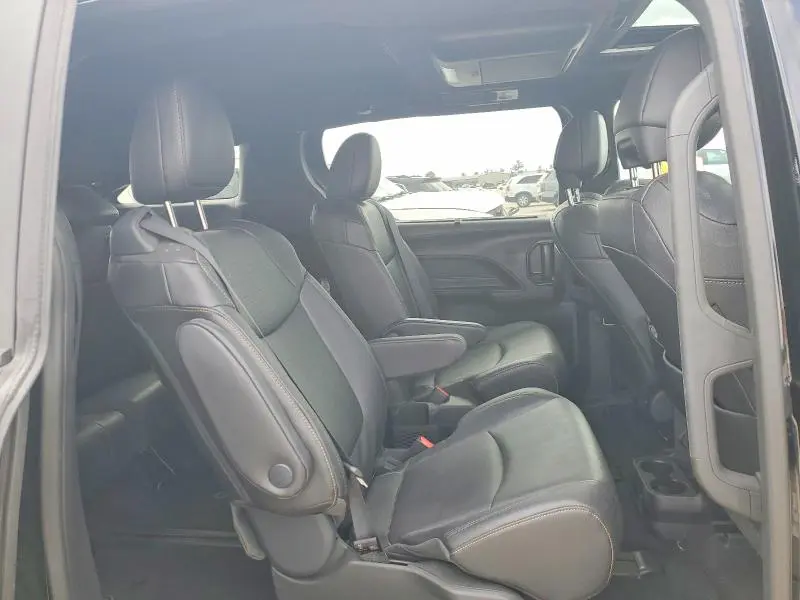 2025 TOYOTA SIENNA WOODLAND EDITION  