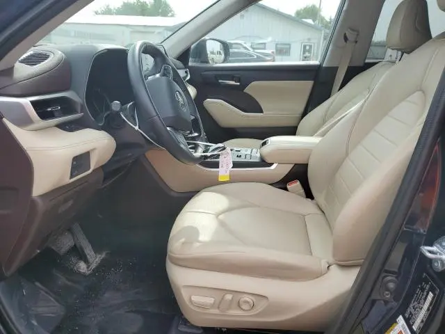 2021 TOYOTA HIGHLANDER XLE  