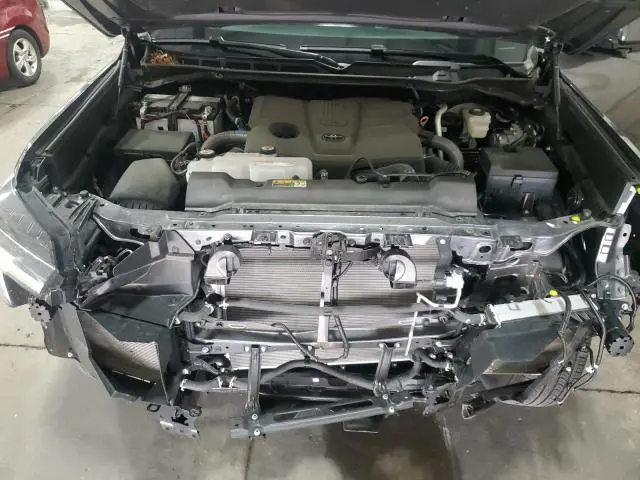 2024 TOYOTA TUNDRA CREWMAX SR  