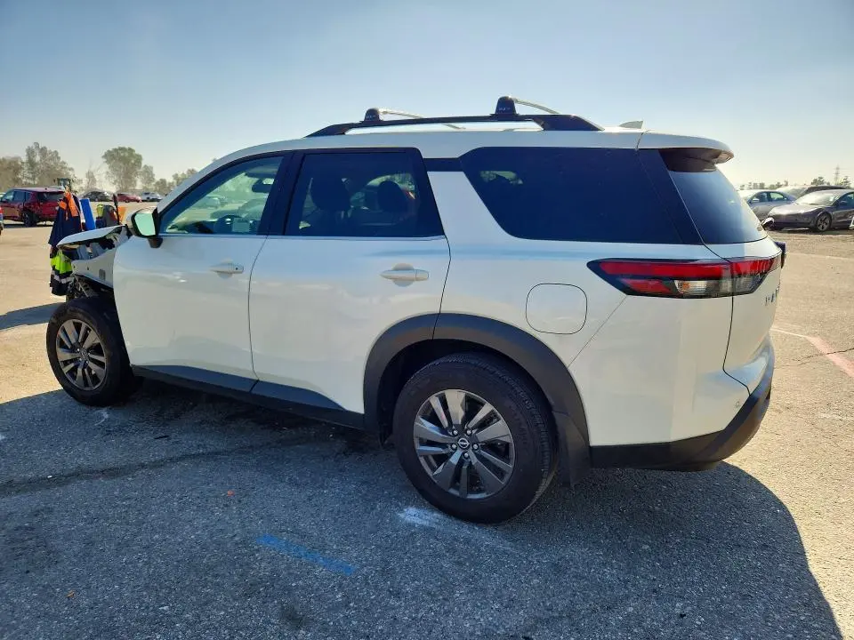2024 NISSAN PATHFINDER SV  