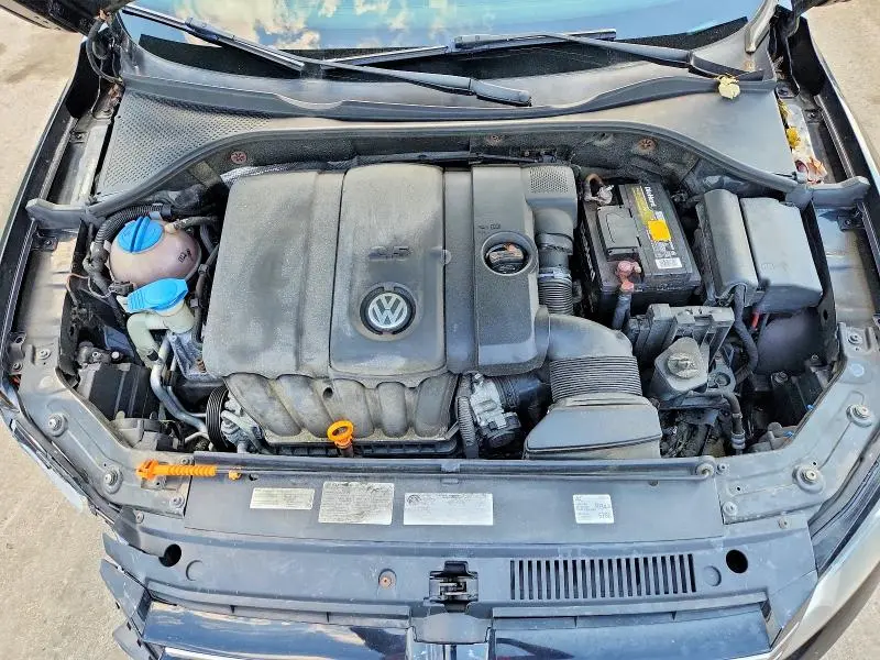 2013 VOLKSWAGEN PASSAT SE  