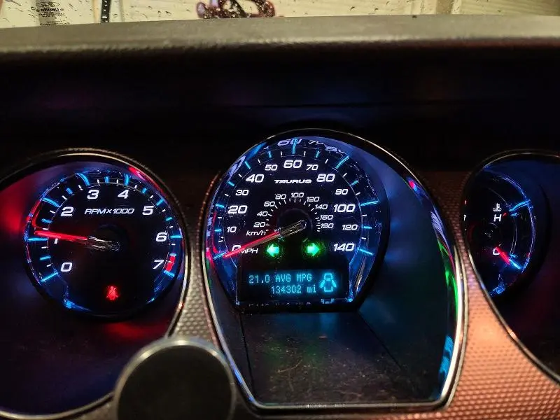 2010 FORD TAURUS SEL  