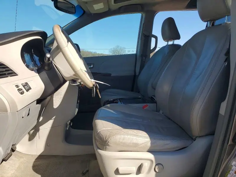 2011 TOYOTA SIENNA XLE 7-PASSENGER  