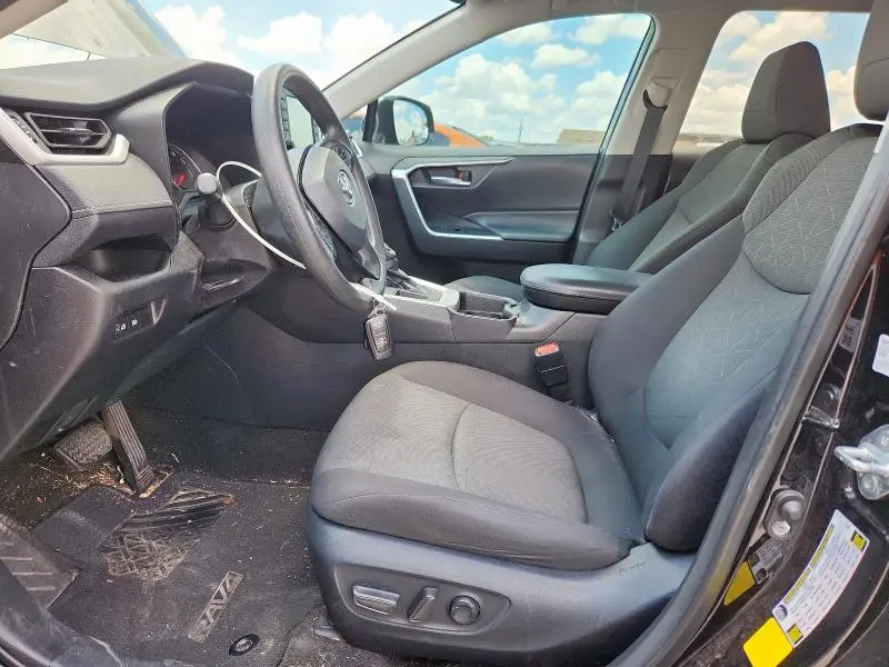 2021 TOYOTA RAV4 XLE  