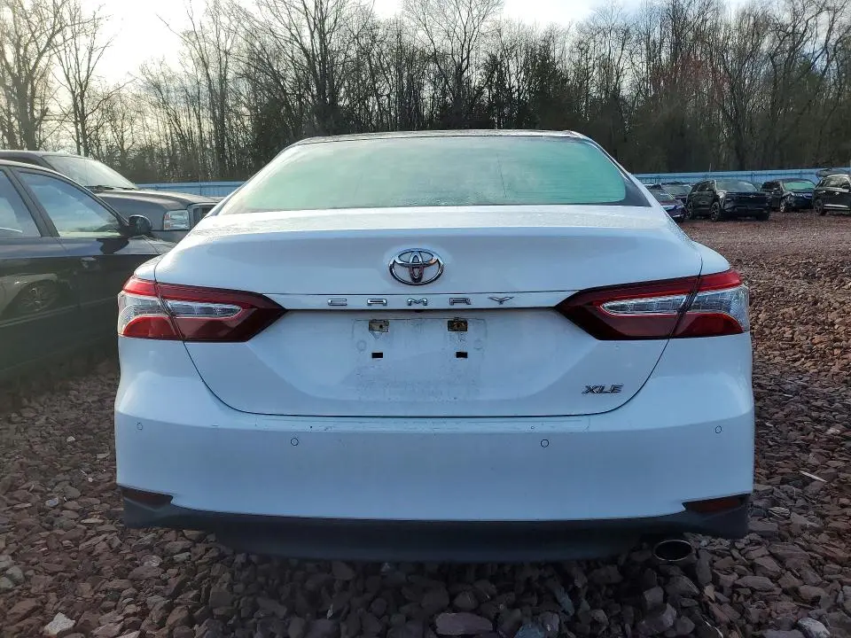 2018 TOYOTA CAMRY XLE  