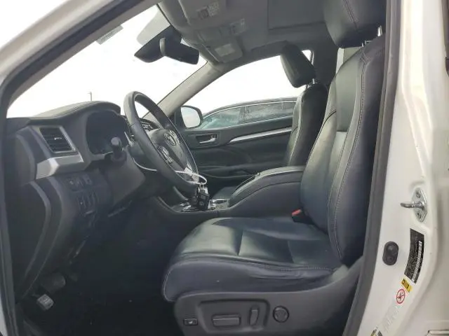 2017 TOYOTA HIGHLANDER SE  