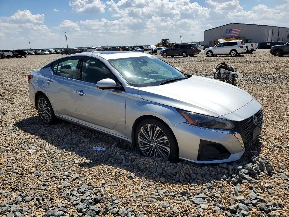 2023 NISSAN ALTIMA SL  