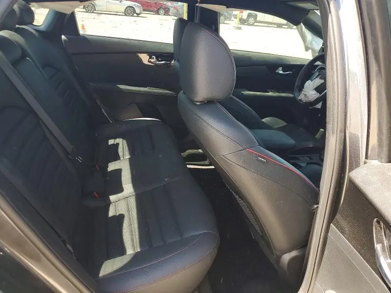 2023 KIA FORTE GT  
