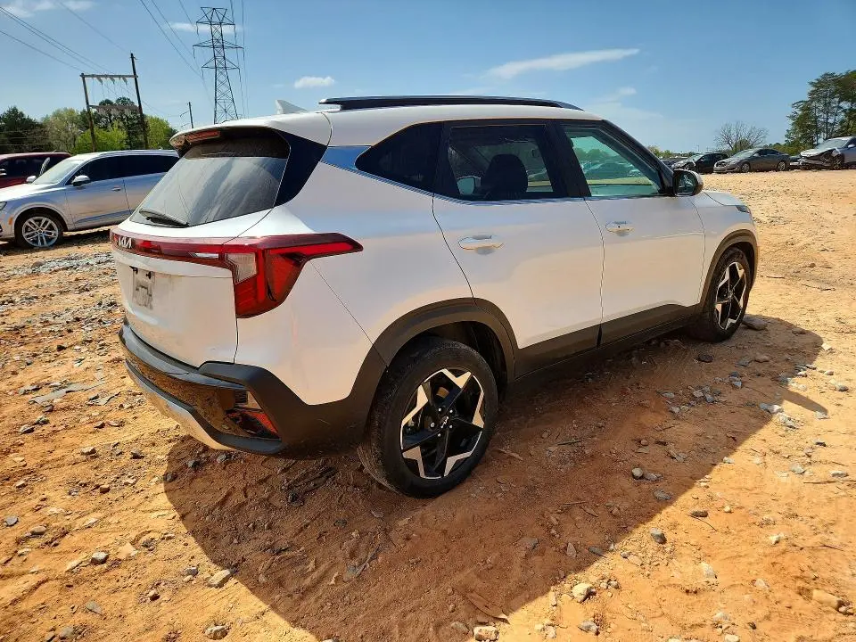 2024 KIA SELTOS EX  