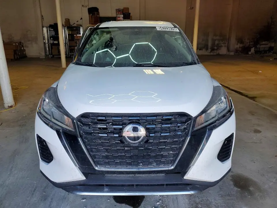 2023 NISSAN KICKS S  
