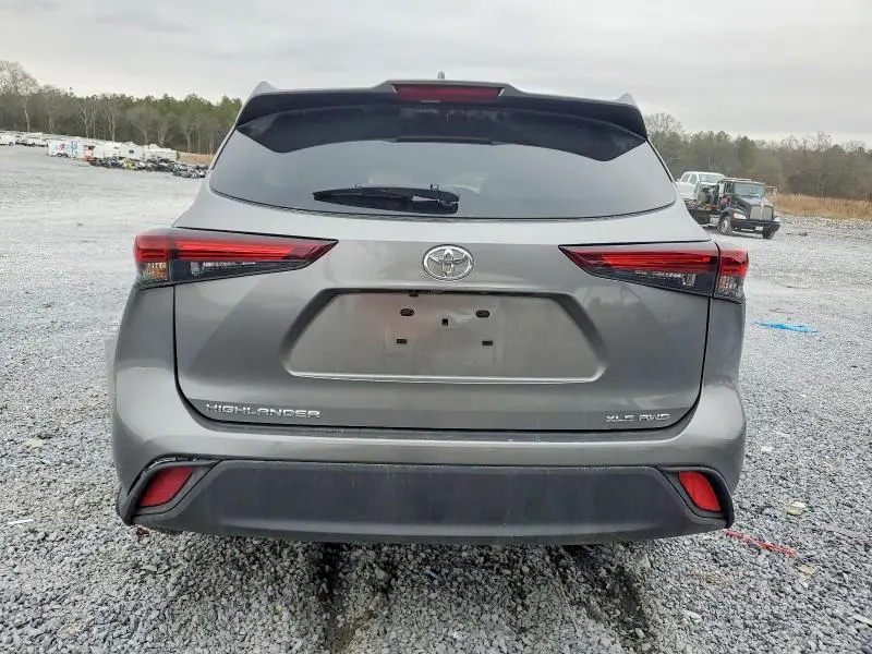 2026 TOYOTA HIGHLANDER XLE  