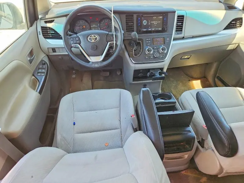 2016 TOYOTA SIENNA LE  