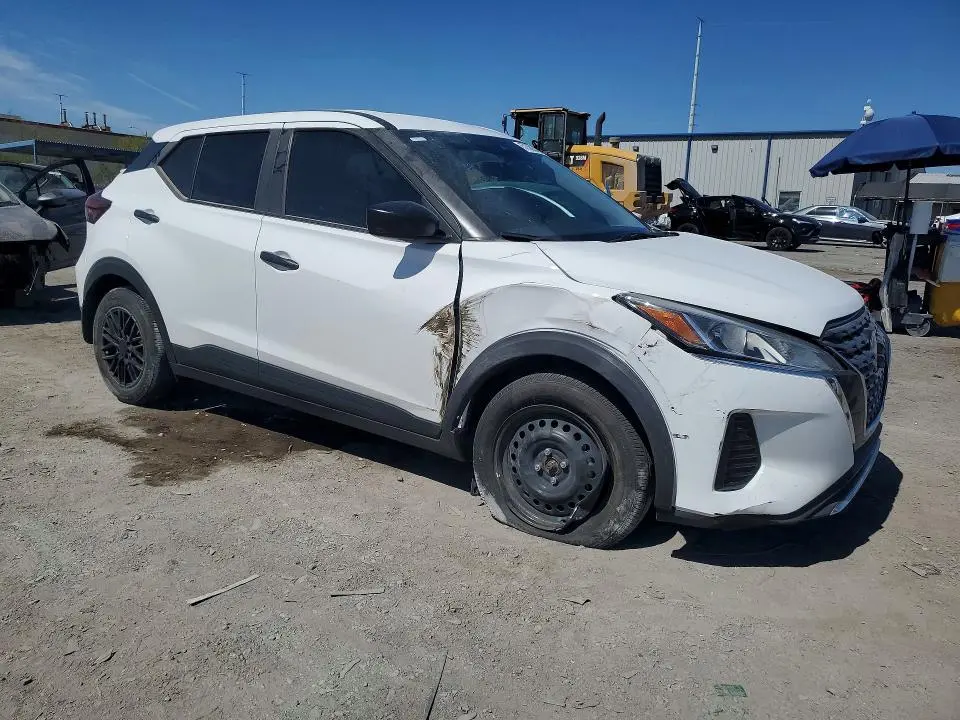 2024 NISSAN KICKS S  