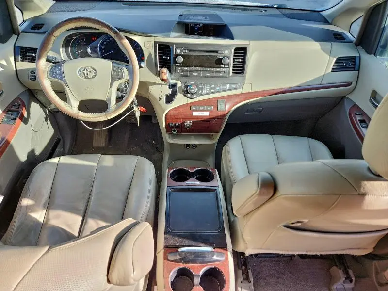 2011 TOYOTA SIENNA XLE  