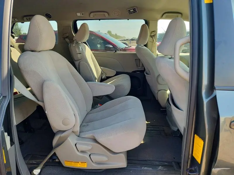 2014 TOYOTA SIENNA LE  