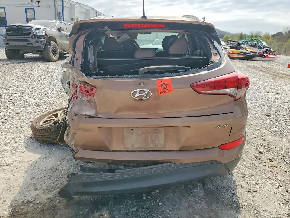 2016 HYUNDAI TUCSON SE  