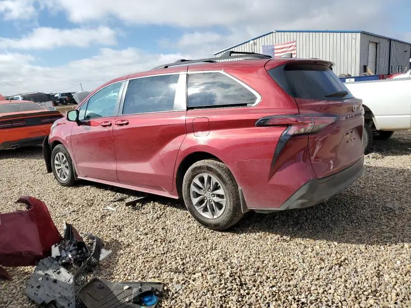 2022 TOYOTA SIENNA LE  