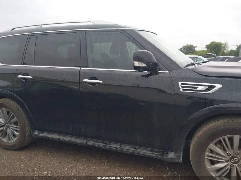 2023 INFINITI QX80 LUXE