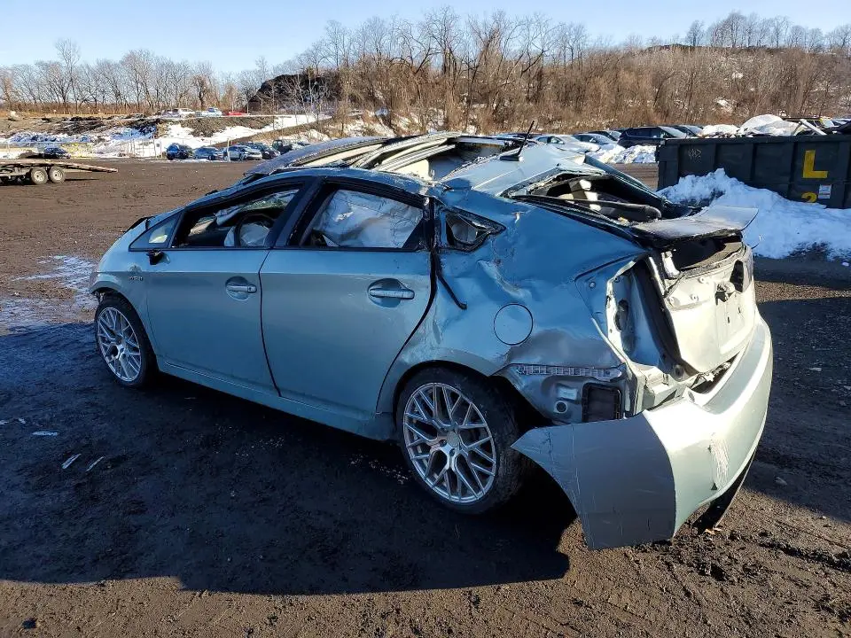 2014 TOYOTA PRIUS THREE  