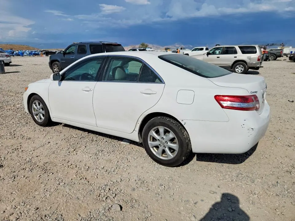 2011 TOYOTA CAMRY LE  