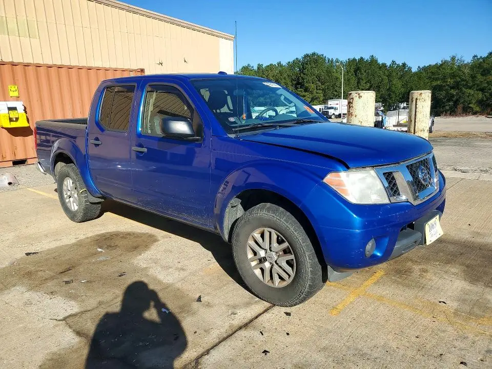 2015 NISSAN FRONTIER SV  