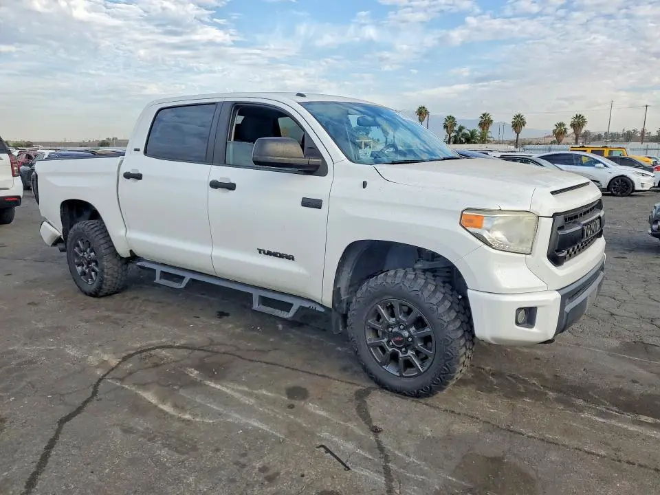 2016 TOYOTA TUNDRA CREWMAX SR5  