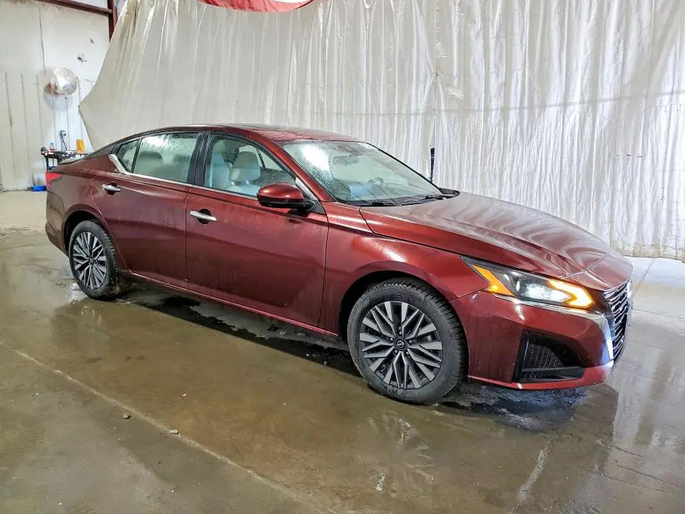 2023 NISSAN ALTIMA SV  
