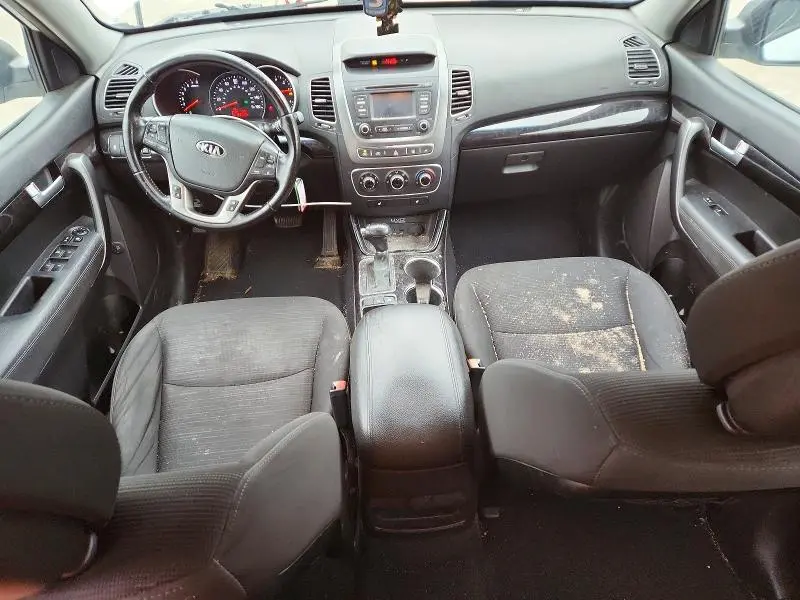 2015 KIA SORENTO LX  