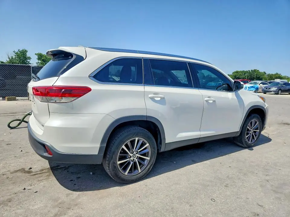 2019 TOYOTA HIGHLANDER XLE  