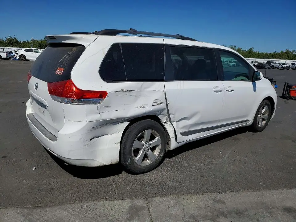 2011 TOYOTA SIENNA LE  