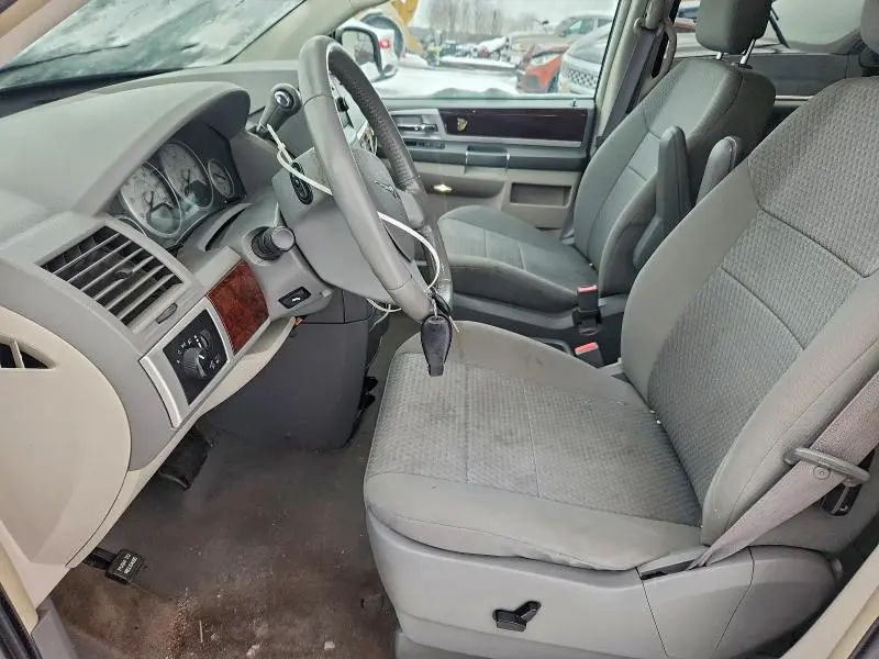 2010 CHRYSLER TOWN & COUNTRY TOURING  