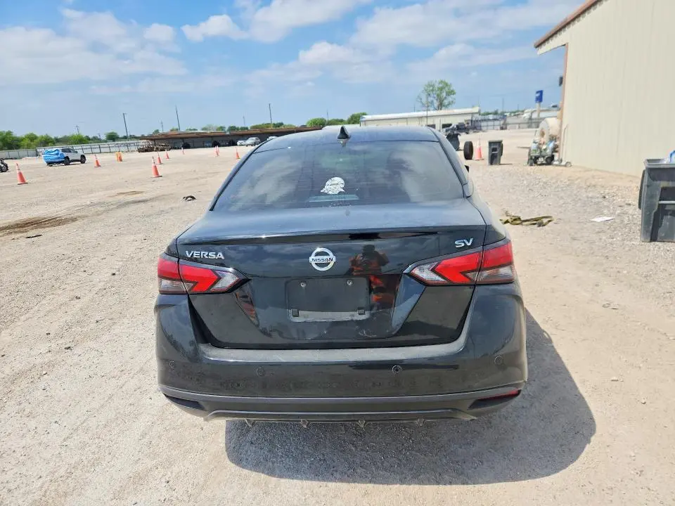 2020 NISSAN VERSA SV  