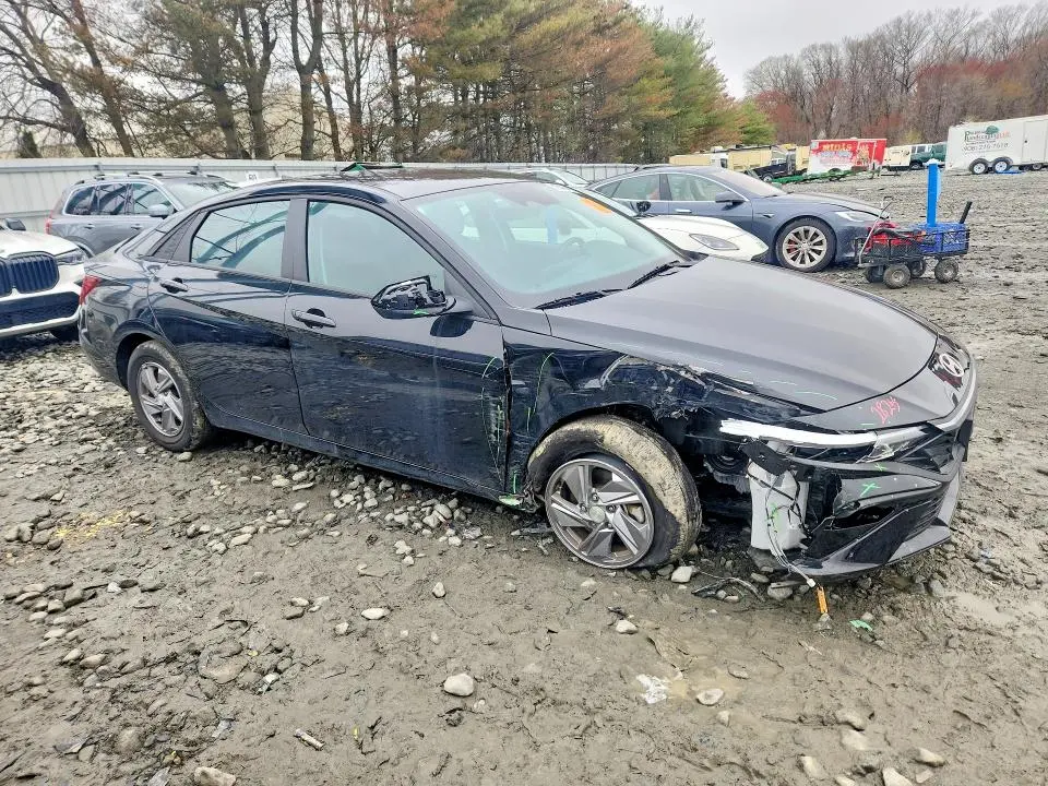 2025 HYUNDAI ELANTRA SE  