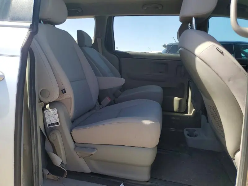 2017 KIA SEDONA L  