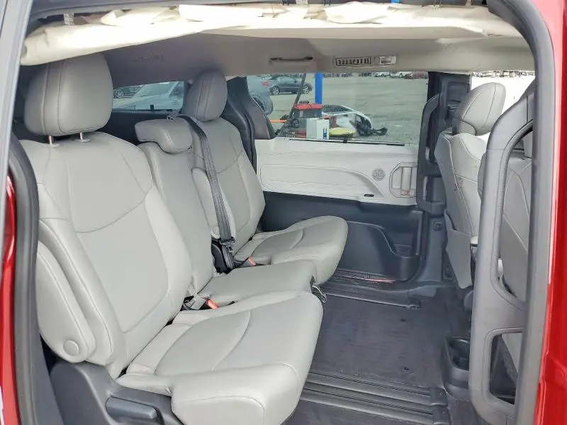 2026 TOYOTA SIENNA XLE 8-PASSENGER  