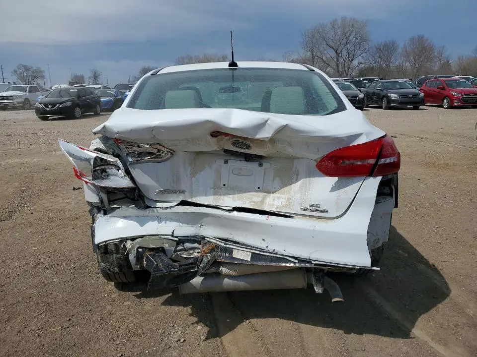 2016 FORD FOCUS SE  