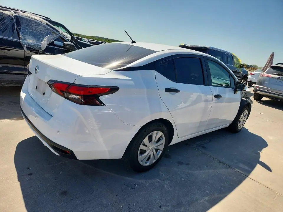 2021 NISSAN VERSA S  