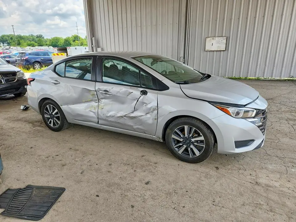 2023 NISSAN VERSA SV  