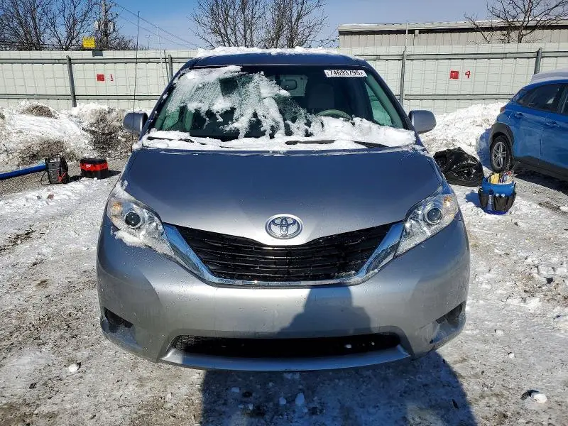 2012 TOYOTA SIENNA LE  