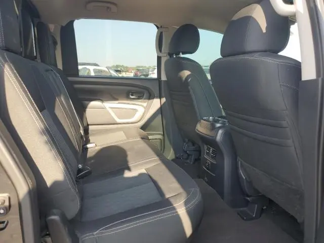 2017 NISSAN TITAN SV  