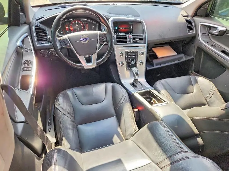 2017 VOLVO XC60 T6 DYNAMIC  