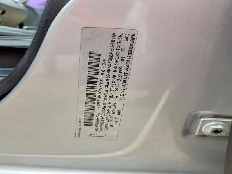 2011 VOLKSWAGEN JETTA SE  