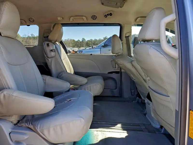 2011 TOYOTA SIENNA LE  