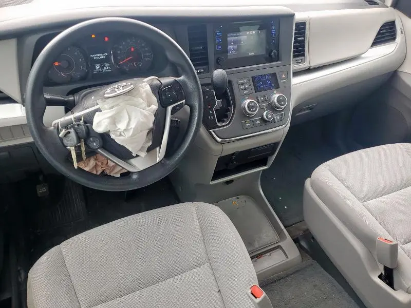 2017 TOYOTA SIENNA   