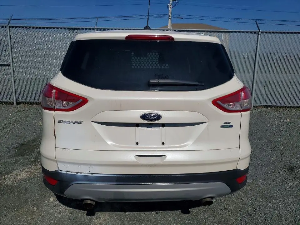 2016 FORD ESCAPE SE  